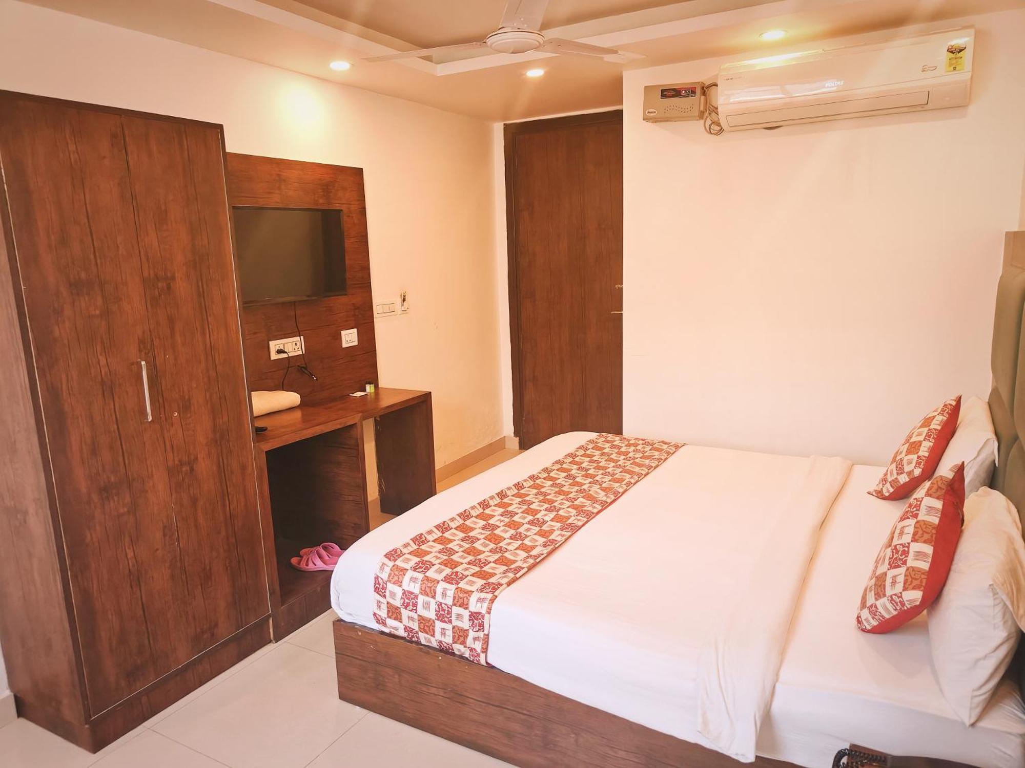 Ambience Palace Near Igi Airport Delhi 4* New Delhi