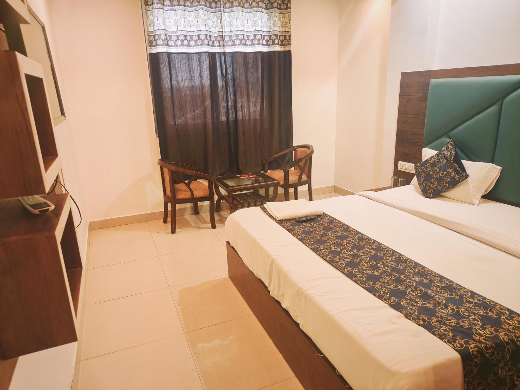 Ambience Palace Near Igi Airport Delhi 4* New Delhi